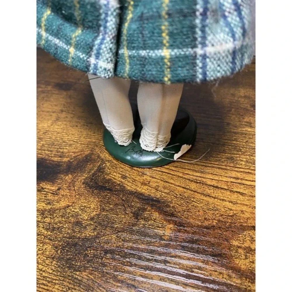 Vintage Byers Choice Carolers‎ Girl Doll Figurine With Bell Christmas 90s